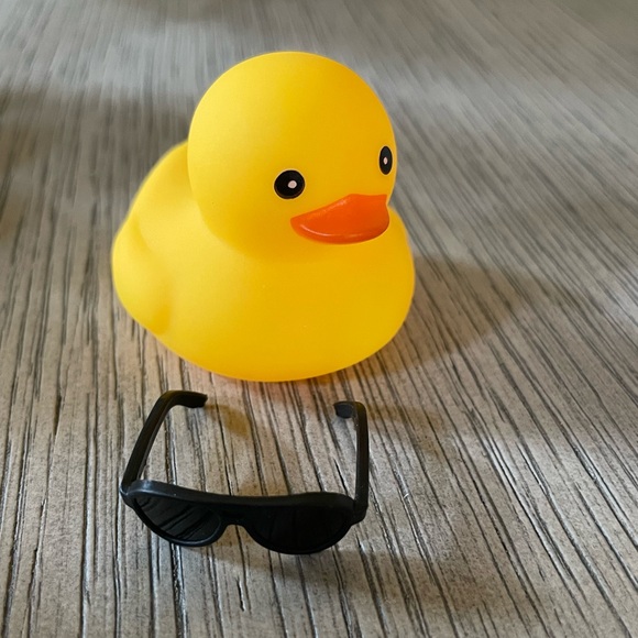 Mini Rubber Ducky With Sunglasses - Picture 3 of 4